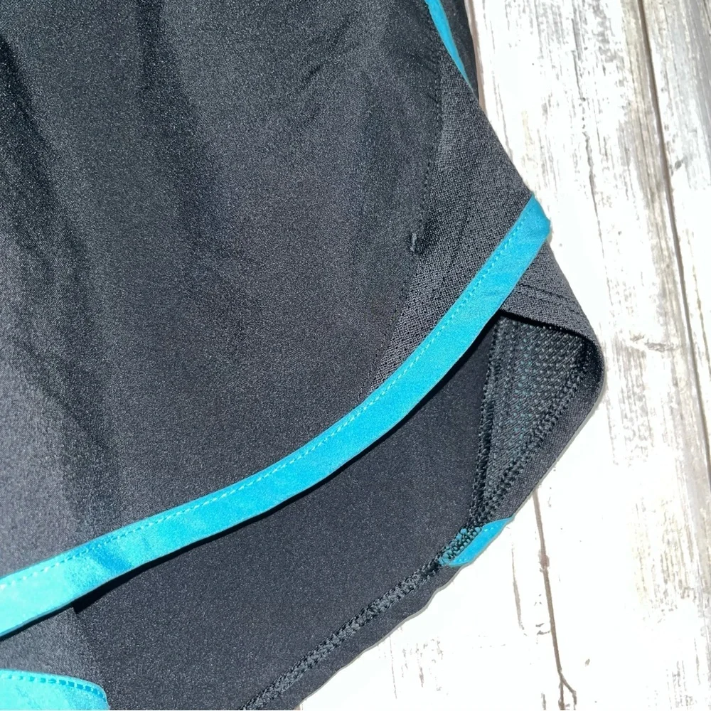 Under Armor Classic Black & Blue Fly By Shorts - Picture 6 of 7